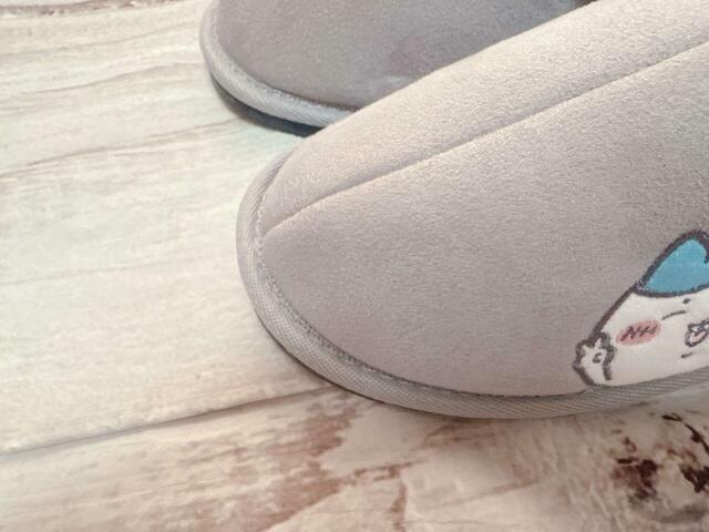 素材はポリエステル。スウェード調の素材です