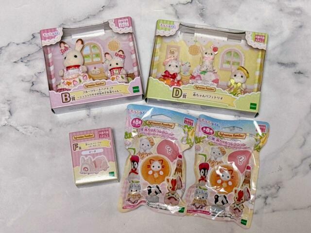 2025年8月23日（土）よりファミリーマート一部店舗にて発売された「シルバニアファミリー キラキラくじ ～ハッピースイーツ～」に5回挑戦！