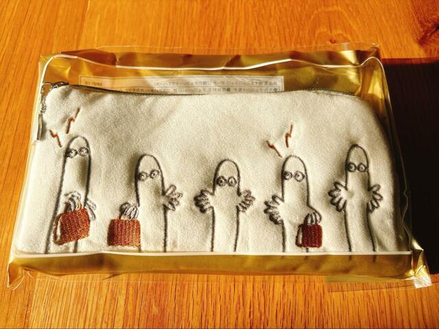 【ムーミン×メリーチョコレート 旅するニョロニョロ ポーチが大人かわいい】実際に測ってみたポーチ本体の大きさは約100×200×15(mm)でした