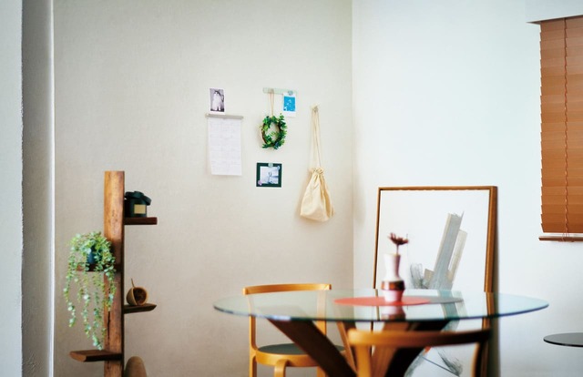 【コクヨ「壁につけるマグネット」】壁の材質が石こうボードであれば、どこでも使えます