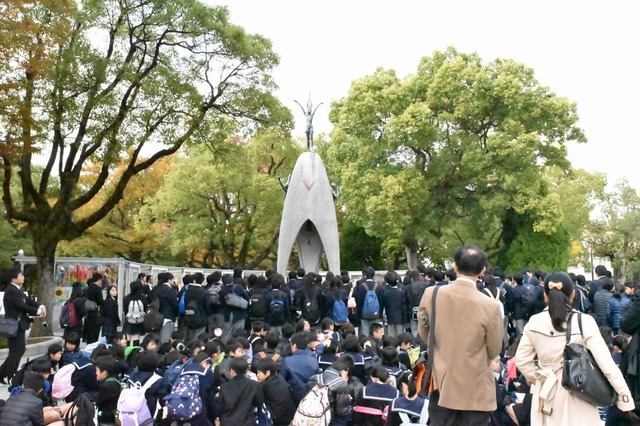 原爆の子・佐々木禎子さんの像