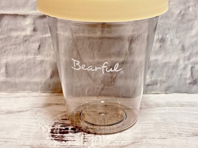 ボトル本体はプラスチック素材。クリア仕様で、フロントには「Bearful」のロゴプリント入り