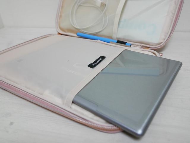 【Francfranc】キルティングタブレットケース/タブレットをすっきりと収納できます