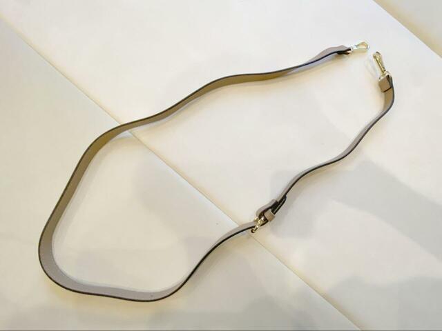 【URBAN RESEARCH チャーム付ワンハンドルミニショルダー】ショルダーストラップの長さは101.5～116.5cmです