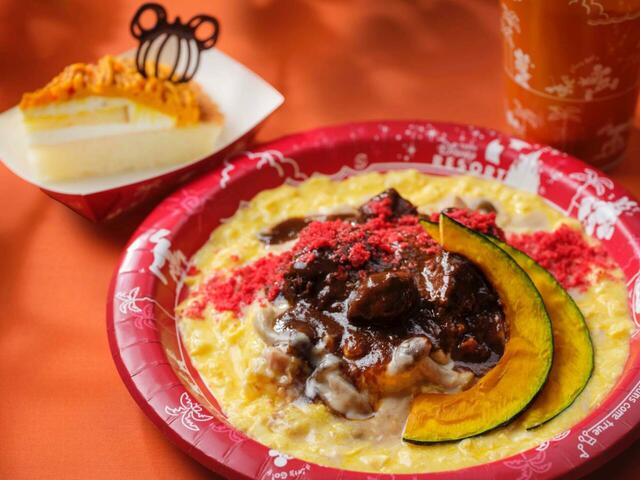 スペシャルセット 2,040円|東京ディズニーリゾート「ディズニー・ハロウィーン」スペシャルメニュー|販売店舗:東京ディズニーランド「グランマ・サラのキッチン」|販売期間:2025年9月16日(火)〜10月31日(金)