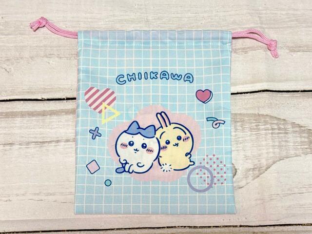 【ちいかわ DAISO限定デザイン】「巾着 ちいかわ」前後で異なるデザインが楽しめるのがうれしいポイント！