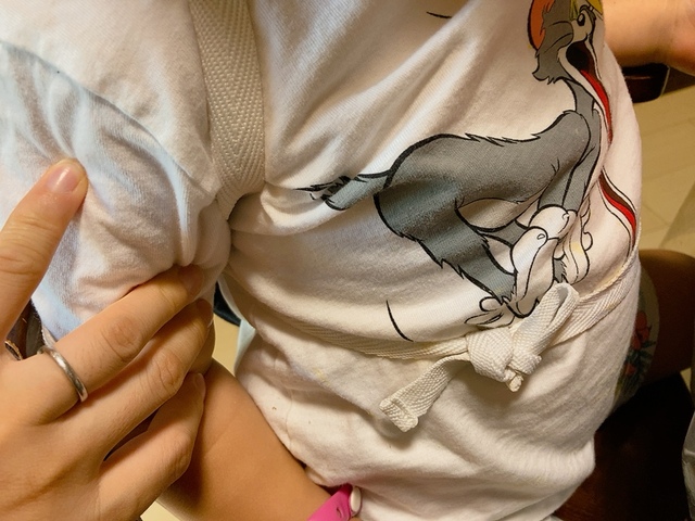 【ラッキー工業 保冷＆保温シート】ジェル袋を入れて紐で体に縛りつけるだけ