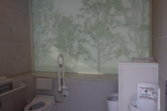 木陰の様な繊細なデザインが各個室に