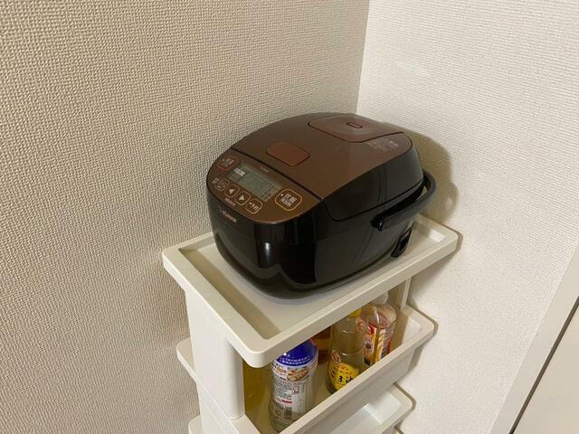 【ニトリ 軽くて組み立て簡単テーブルワゴン】３合炊き炊飯器がぴったり！