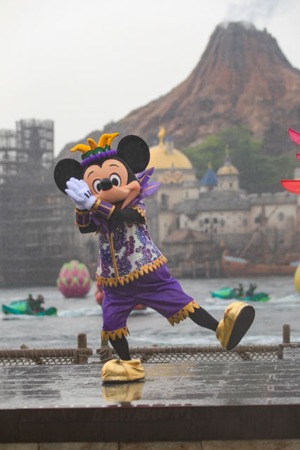 「ミニーのトロピカルスプラッシュ」／TDS「ディズニー・サマーフェスティバル」2015（撮影：YOSHI）