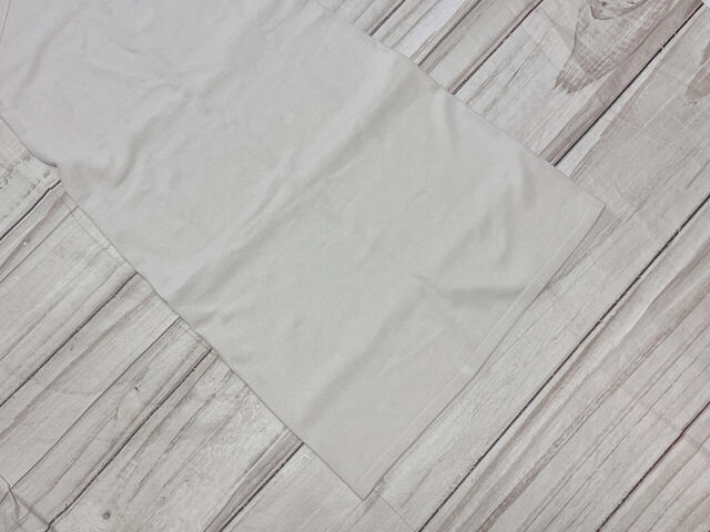 裾に向かって広がっていく綺麗なシルエット