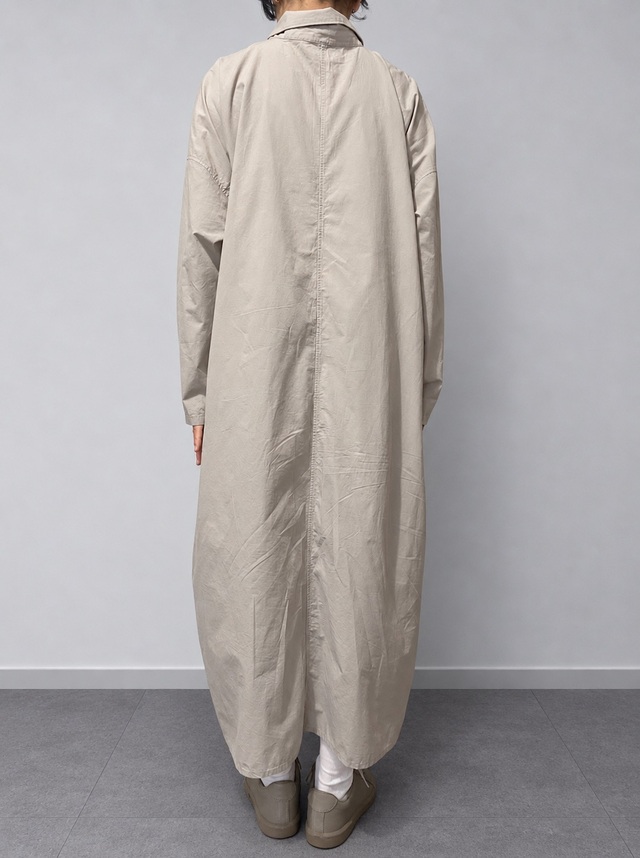 【無印良品 まっすぐ仕立てたシャツワンピース】ゆったりとしたストレートシルエットで、体型を選びません