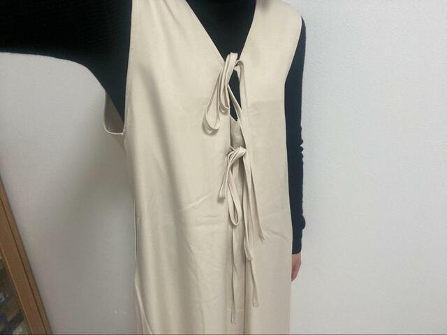 【classical elf 3WAYジレジャンパースカート】リボンを正面、ボタンを背面にする着方。かわいさが際立つ着こなしになります