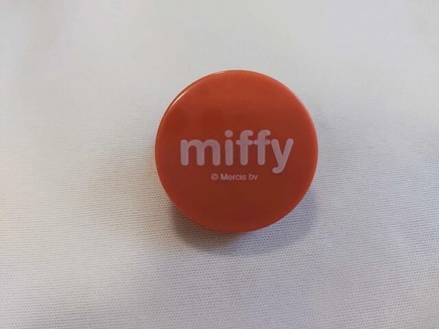 裏面にはミッフィーのロゴいり