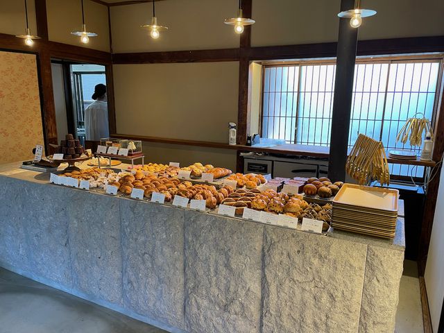 【Think】新旧折衷の店内