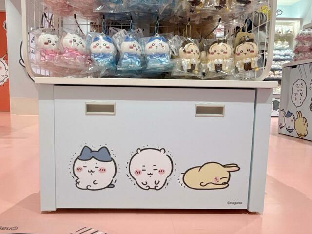 作者のナガノ先生がちいかわ公式Xにアップしたイラストも登場。体が柔らかいうさぎはさすがです！