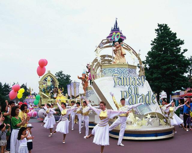 1993年4月15日「ディズニー・ファンタジー・オン・パレード」スタート（1998年4月終了）