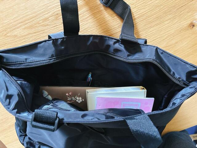 【3COINS 3WAYバッグ】外ポケット5個、内ポケット3個とポケット数も多く、小物の定位置が決まるので使いやすさ◎!