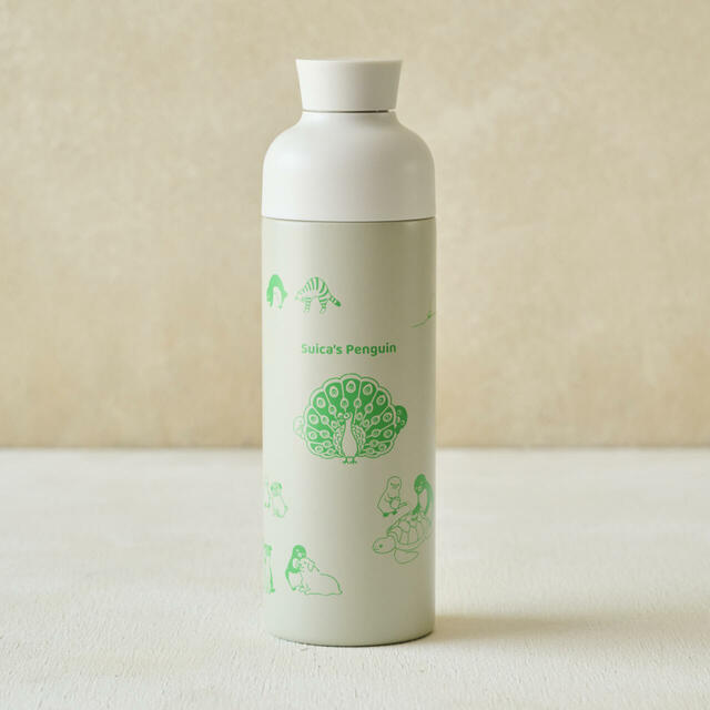 【Suicaのペンギン新作グッズ】スリムボトル（グレー×グリーン）／さまざまな動物たちと過ごすSuicaのペンギンと子ペンギンに注目！