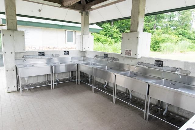 サニタリー棟｜無印良品「津南キャンプ場」