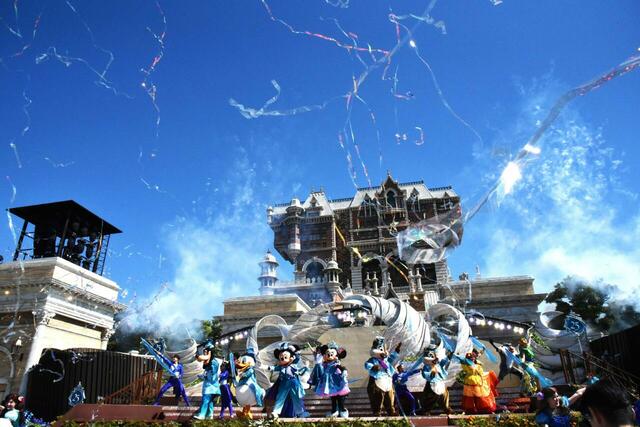 「東京ディズニーシー　25周年“スパークリング・ジュビリー”」ダンス・ザ・グローブ！