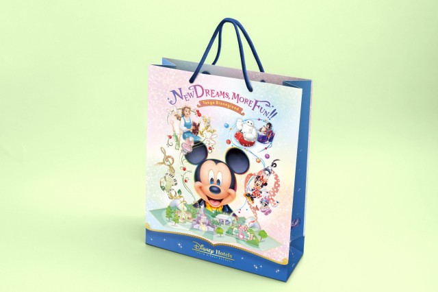 東京ディズニーランドホテルとディズニー アンバサダーホテルのペーパーバッグ