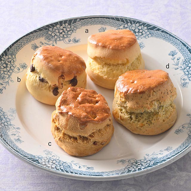 「＜ラッフルズ ロンドン アット ザ OWO a.プレーン　b.クロッカンチョコレート　c.キャラメルピーカンナッツ　d.アールグレイオレンジ＞」＜価格：各378円＞【魅惑の英国菓子「スコーン・ウェルシュケーキ・ファッジ」も！日本初上陸スイーツも楽しめる「英国展 日本橋三越本店 2024」開催】