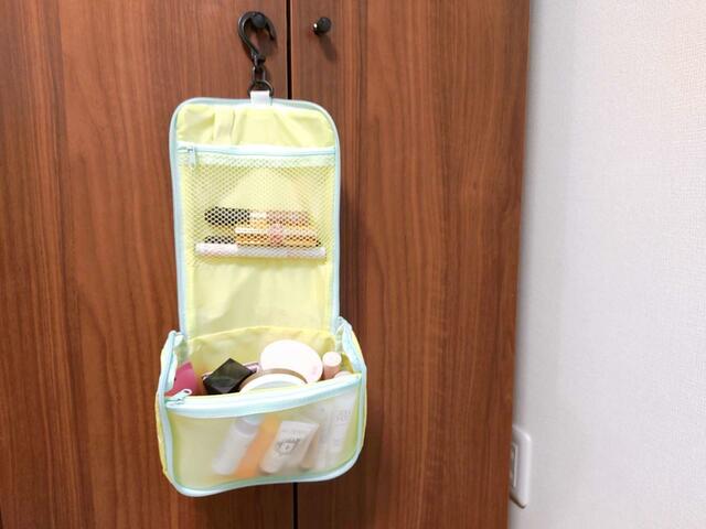 タンスの持ち手部分にかける方法もおすすめ『InRed（インレッド）10月号』付録「ポール＆ジョーボーテ」の吊るせるコスメポーチ