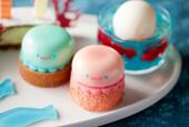 「ピンククラゲロールケーキ」＜期間：2025年7月1日～8月31日＞【ペンギンもチンアナゴも♪すみだ水族館の人気者たちがスイーツになった“コラボアフタヌーンティー”開催】