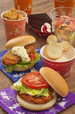 ボリューム満点のバーガー＆サイドメニュー
