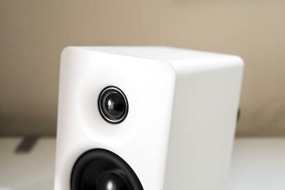 圧迫感のないスピーカー”を探しているならこれ。「EDIFIER M60」は