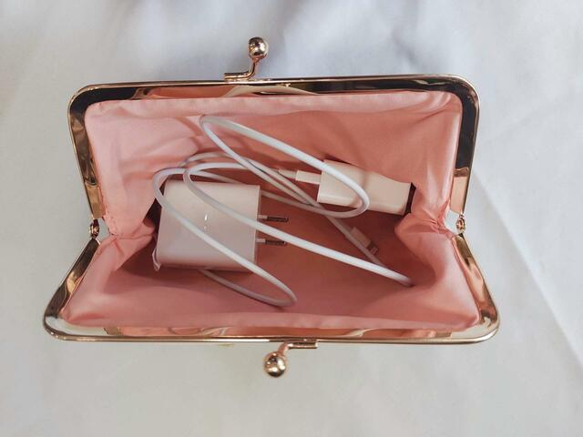 コンセントなど、さまざまなものを収納できる