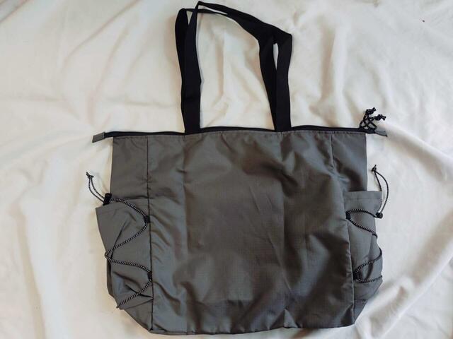 裏面はシンプルな無地