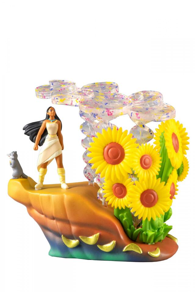 ミニチュアフィギュアコレクション 2,500円｜サイズ：（1箱あたり）縦約7×横約11×高さ約9cm ※この箱の中には全6種のうちどれか1種が入っています ※価格は、1個の価格です ※別売り、1BOX（6個入り）で全6種類すべてのフィギュアがそろいます｜東京ディズニーランド新パレード「ディズニー・ハーモニー・イン・カラー」グッズ｜東京ディズニーリゾート40周年“ドリームゴーラウンド”｜発売日：2023年7月10日（月）｜販売店舗：東京ディズニーランド「グランドエンポーリアム」