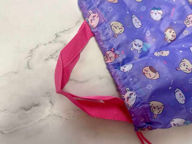 【ねーねー 2024年12・1月号付録】持ち手は短いですが、スウェット程度の服であれば肩がけができました！