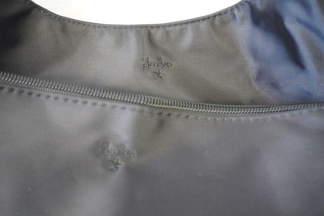 【軽量版！365日使えるエブリデイバッグBOOK by地曳いく子】「ikuko（イクコ）」のさりげないロゴ入り