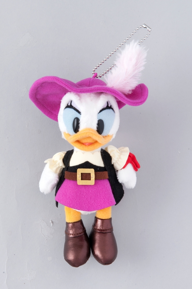 ぬいぐるみバッジ ¥1,700 ※長さ約18cm｜東京ディズニーシー「ディズニー・パイレーツ・サマー」2018年