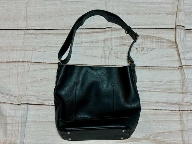 背面も装飾などはないシンプルなデザイン