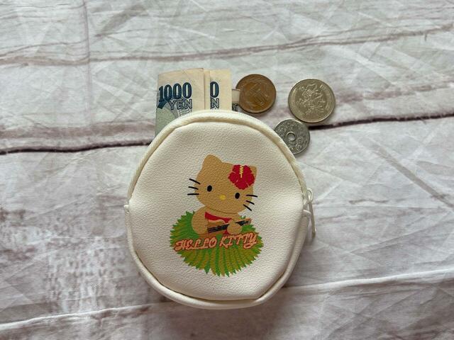 コインケースとして使うのもおすすめ。お札も折り畳めば収納可能です！