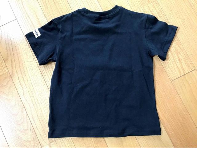 【しまむら　キッズ　半袖Ｔシャツ】後ろは無地でシンプルに