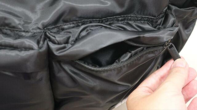 【AIGLE(エーグル) ビッグショルダーバッグ】外側のポケットは4つ。表面にファスナー式ポケットが2つあり…⇒