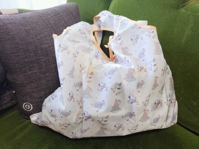 自立させたい時は、やや固めのアイテム（ペットボトルを両サイドに入れるなど）と安定するかも