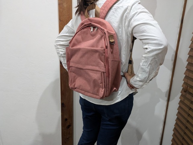 【ワークマン×フルクロ　たためて自立する撥水デイリュック】背中やショルダーのメッシュ素材のおかげで、暑い日でもムレが気になりません◎