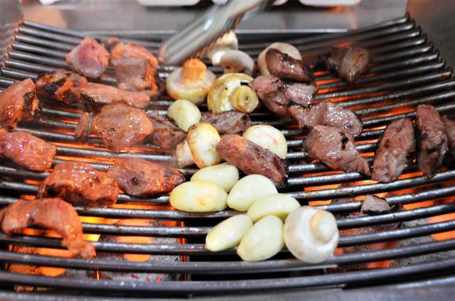 「味カルメギサル専門」の看板料理、豚ハラミ(カルメギサル)