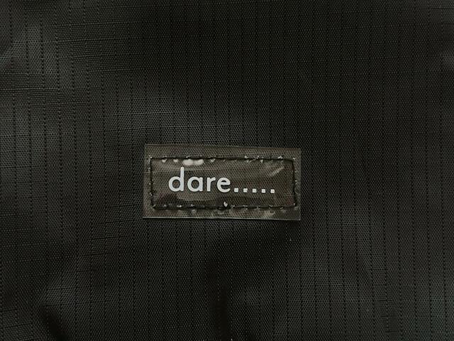 フロント下部にはクリアのロゴタグ付き♪