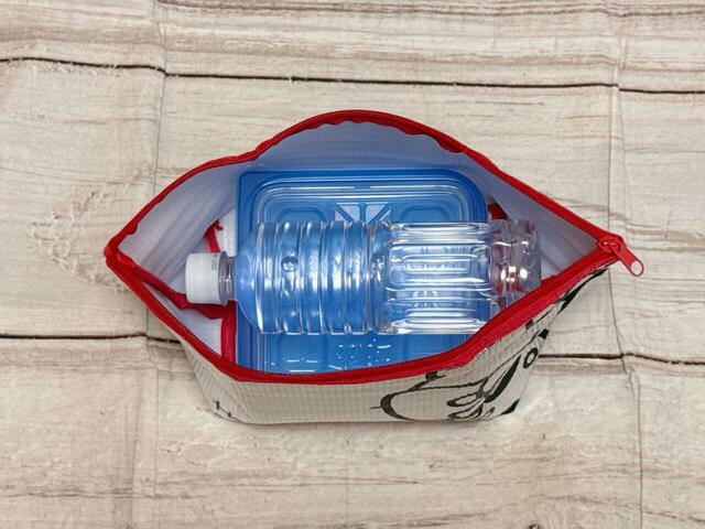 ジップロックコンテナの正方形・1,100mlと550mlのペットボトルがちょうど入る大きさ