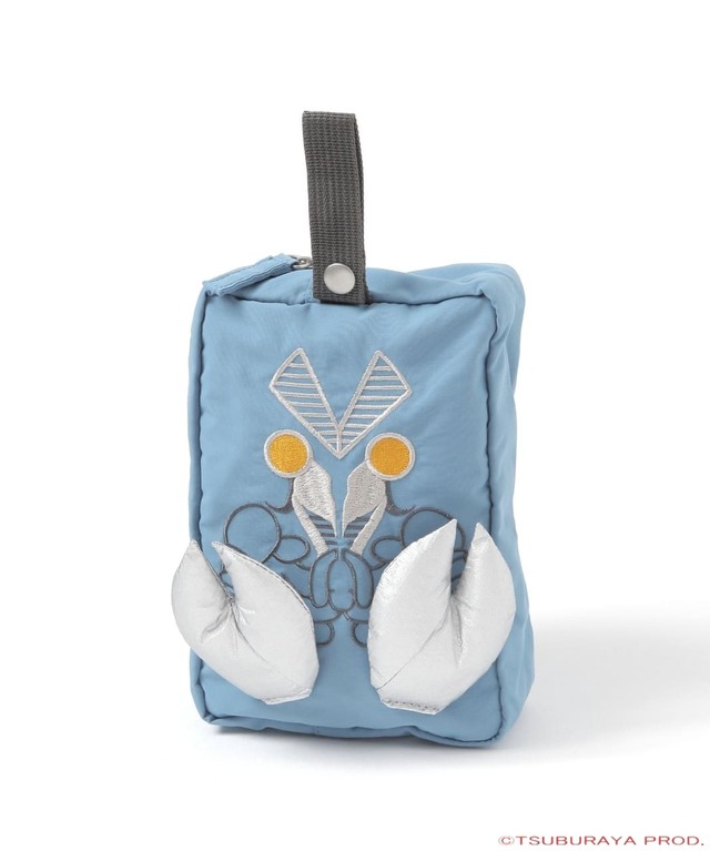 【niko and ...×ウルトラマン】「ウェットティッシュポーチ」2,640円／一部分が立体になっておりインパクト抜群