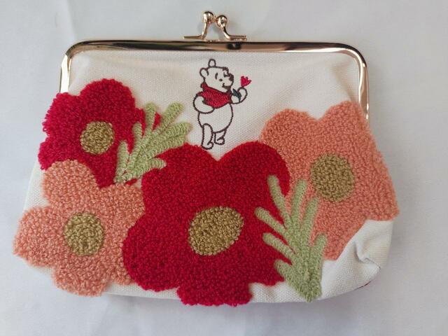 鮮やかなレッド、オレンジの花がかわいい