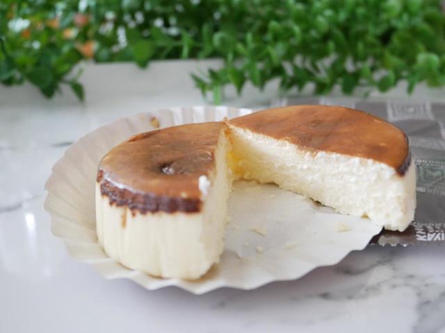 層の下に行けば行くほど、レア感があります。紀ノ国屋　バスク風チーズケーキ