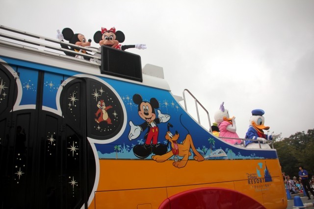 “東京ディズニーリゾート”スペシャルパレード ディズニードリームクルーザーⅡ 2015年 側面